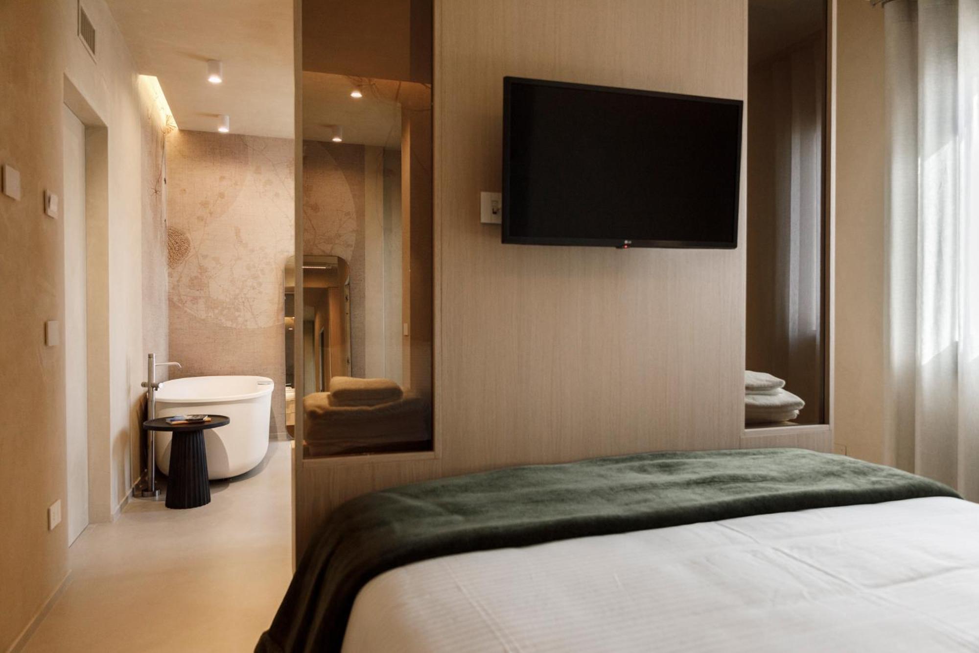 Doppelzimmer mit Whirlpool-Badewanne