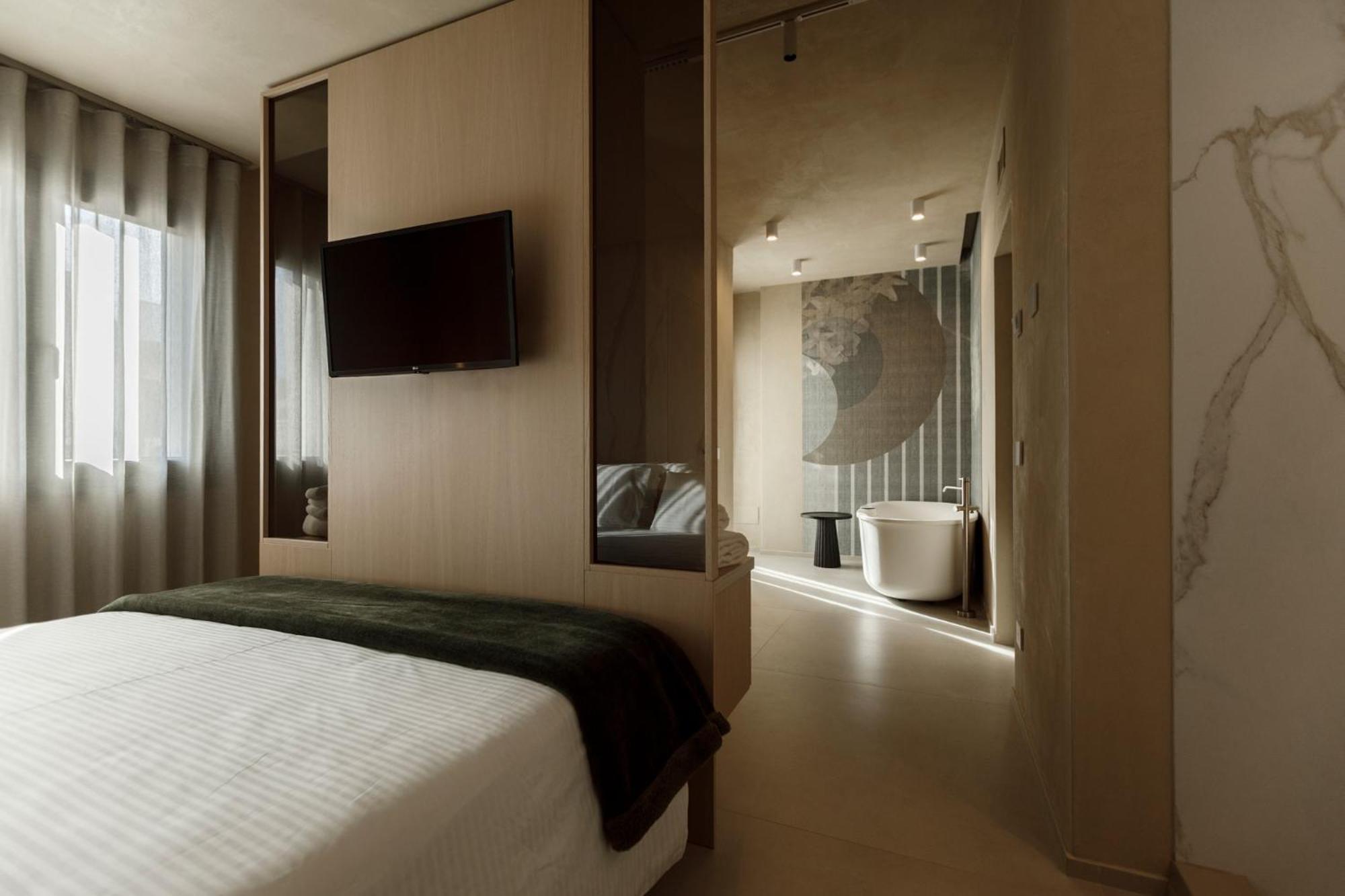 Doppelzimmer mit Whirlpool-Badewanne